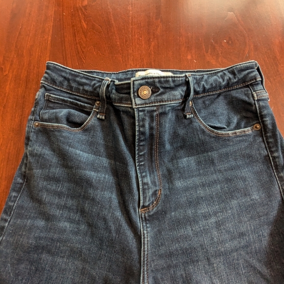 Abercrombie &  Fitch Super Skinny High Rise Jean, size 8R (29), dark wash - Picture 3 of 11